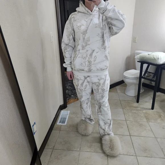 Butter Yellow Hooded Sweatshirt & Joggers Set - Medium/small - Picture 9 of 11